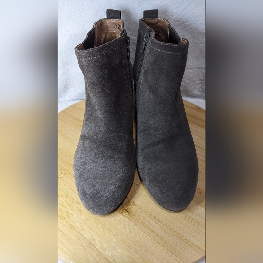Vionic Paloma gray suede wedge ankle booties size 8.5 side zip